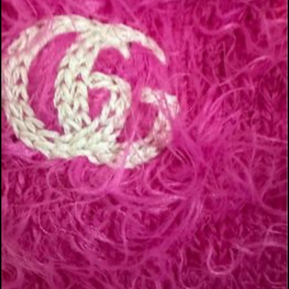 Gucci authentic Pink Shag Knit Cardigan. New. No used. XS - Picture 2 of 10